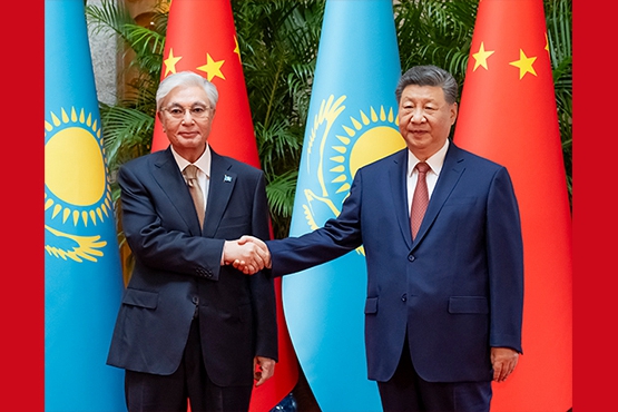 习近平会见哈萨克斯坦总统托卡耶夫