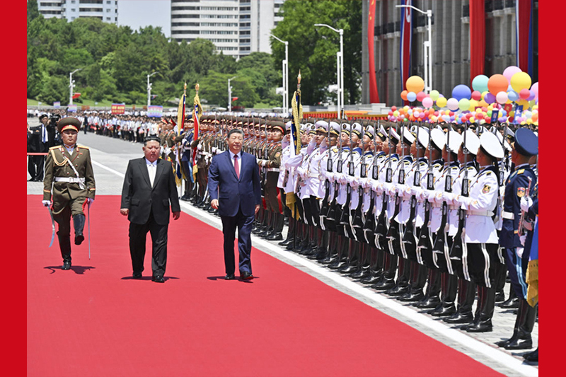 习近平出席金正恩举行的欢迎仪式