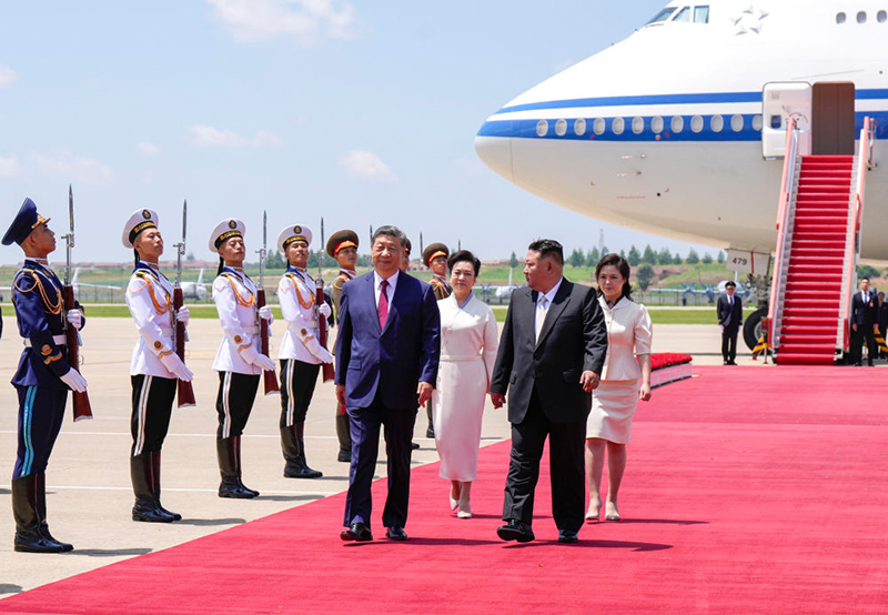 习近平抵达平壤开始对朝鲜进行国事访问