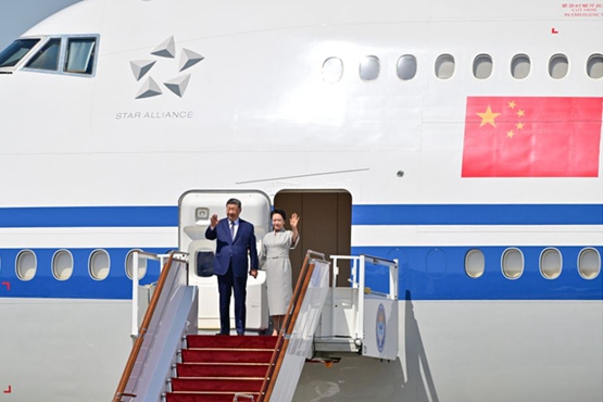 习近平抵达比什凯克出席2026年上海合作组织峰会并对吉尔吉斯斯坦进行国事访问