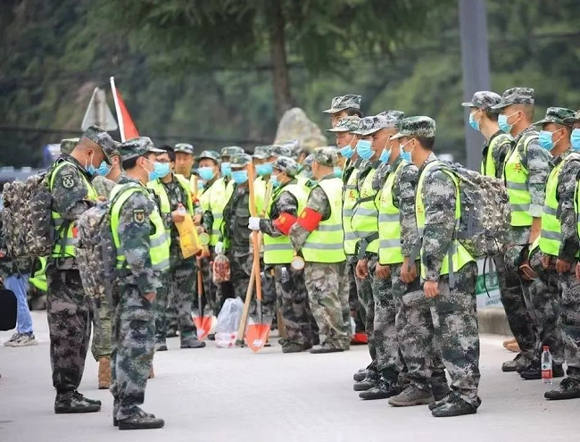 向“孤岛”草科乡挺进