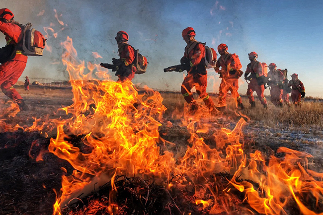 踏碎冰雪，冲破烈火，在冰与火中厉兵秣马