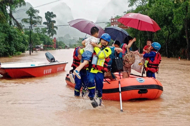 广西遭遇暴雨洪涝灾害 社会应急力量积极开展应急救援行动
