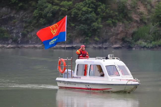 甘肃省委书记林铎观摩指导消防救援队伍抗洪抢险救援演练工作