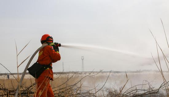 新疆巴州森林消防开展野外实战化训练锤炼队伍综合救援能力