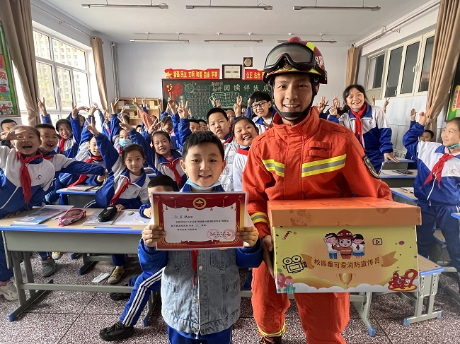 "红领巾"与"火焰蓝" | 5万名小小消防员已就位!