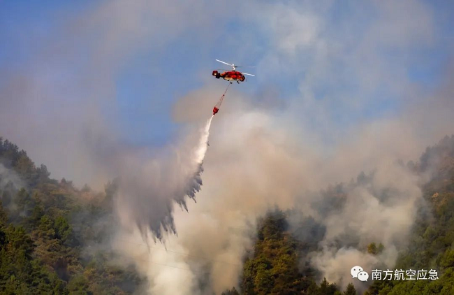 南方航空护林总站调派10余架飞机支援川渝山火扑救工作
