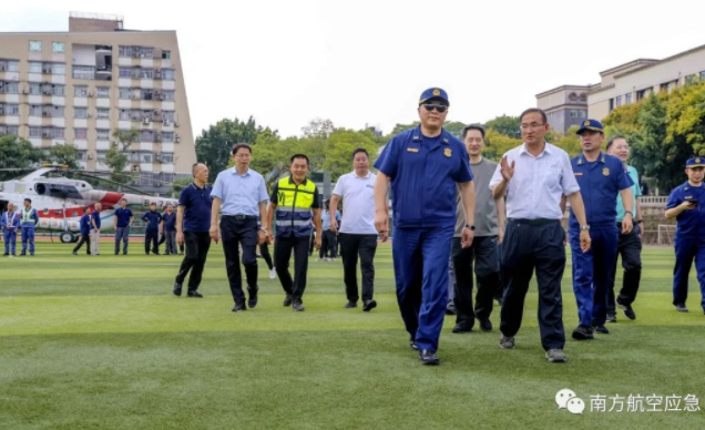勇战重庆山火 | 12架空中“灭火雄鹰”逆火前行 连续奋战17个火场 全力开展机群灭火扑救森林火灾 勇战重庆山火 | 12架空中“灭火雄鹰”逆火前行 连续奋战17个火场 全力开展机群灭火扑救森林火灾