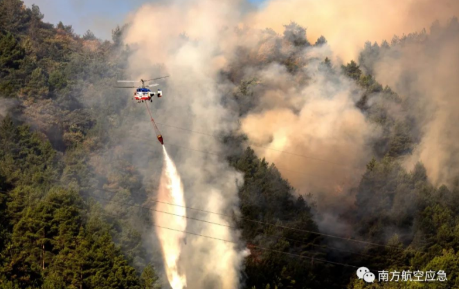 勇战重庆山火 | 12架空中“灭火雄鹰”逆火前行 连续奋战17个火场 全力开展机群灭火扑救森林火灾 勇战重庆山火 | 12架空中“灭火雄鹰”逆火前行 连续奋战17个火场 全力开展机群灭火扑救森林火灾