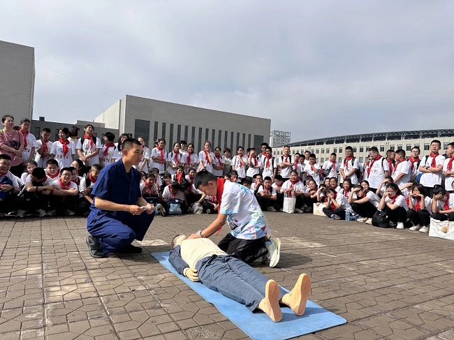 内蒙古多彩消防实践活动“点亮”学生暑期生活