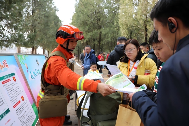 湖北消防救援机动总队筑牢春节期间森林防火墙