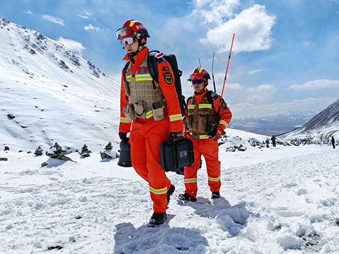 青海省海北州消防救援支队开展雪山救援技术复训