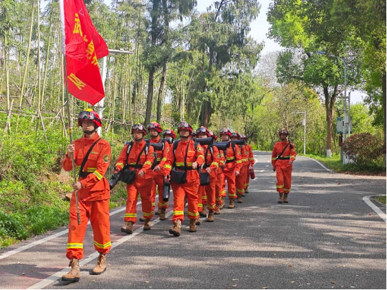 湖北消防救援机动总队武汉支队前置布防筑牢春季防火屏障