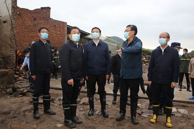 王祥喜率国家防总工作组在青海大通县山洪灾害现场指导抢险救援工作