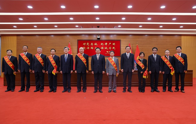 应急管理部举行部机关干部光荣退休仪式