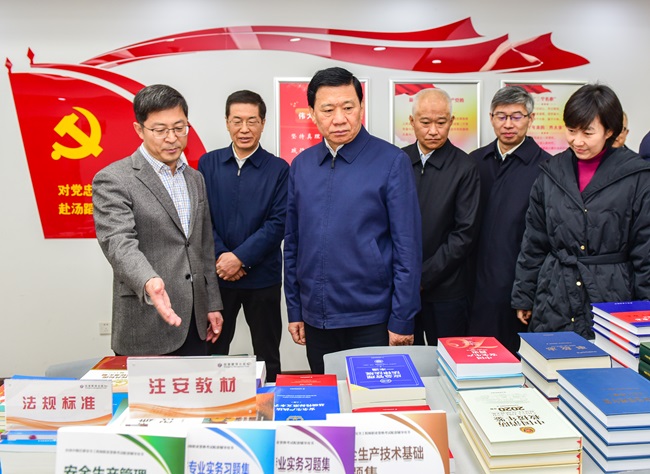 王祥喜在应急管理部信息研究院、大数据中心、研究中心调研时强调 加强科技创新应用 提升支撑保障水平 以信息化推进应急管理现代化