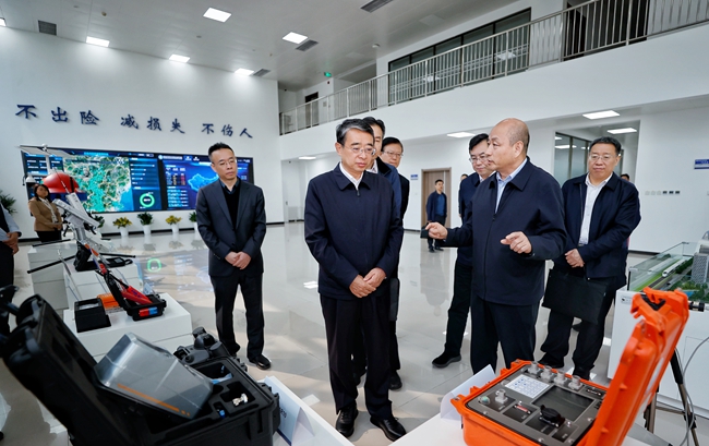 张成中到国家自然灾害防治研究院调研并参加院党委树立和践行正确政绩观学习教育读书班