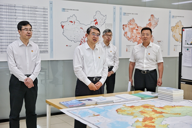 张成中到国家减灾中心调研并参加所在党支部联学联建活动