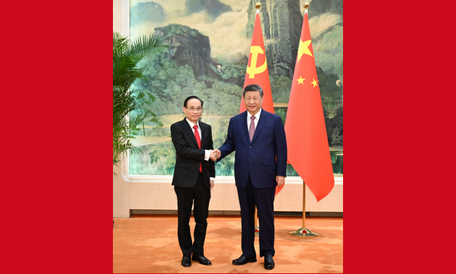 习近平会见越共中央总书记特使黎怀忠