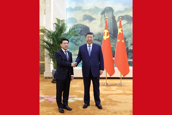 习近平会见老挝人民革命党中央总书记、国家主席特使沙伦赛